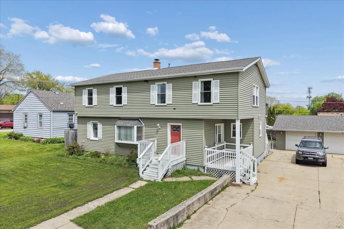 29 Metropolitan Avenue, Waukegan, IL 60085