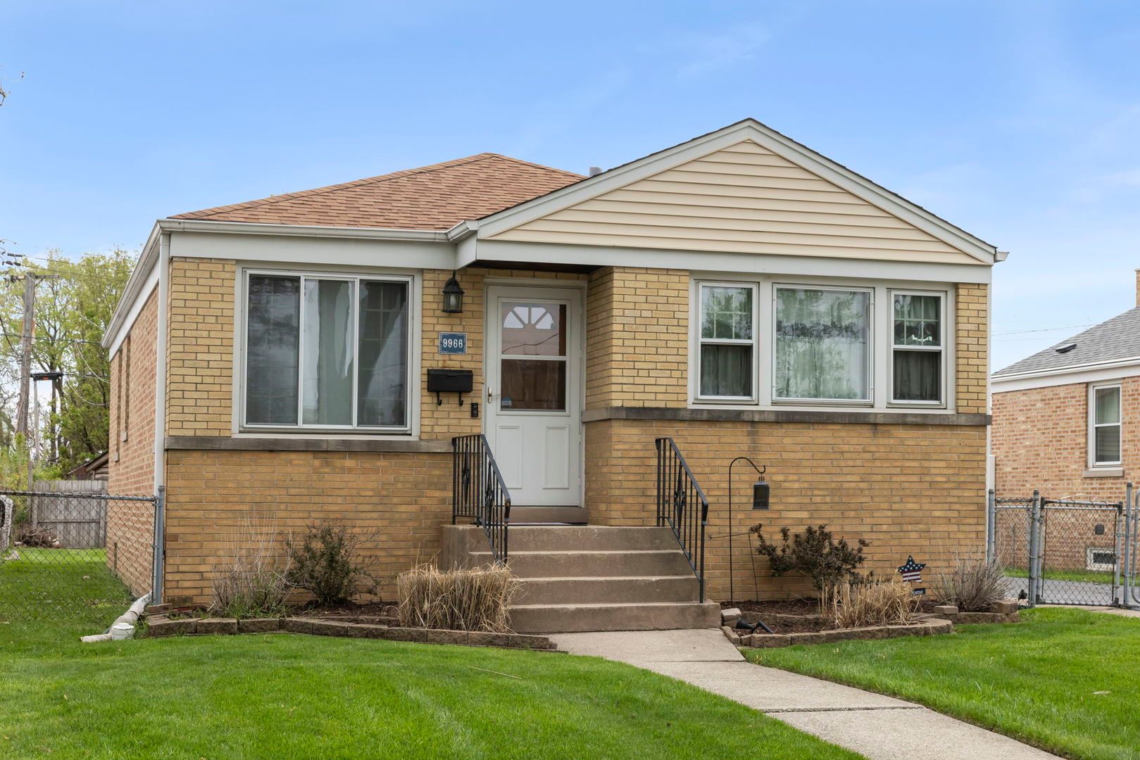 9966 Montrose Avenue — Schiller Park, IL 60176