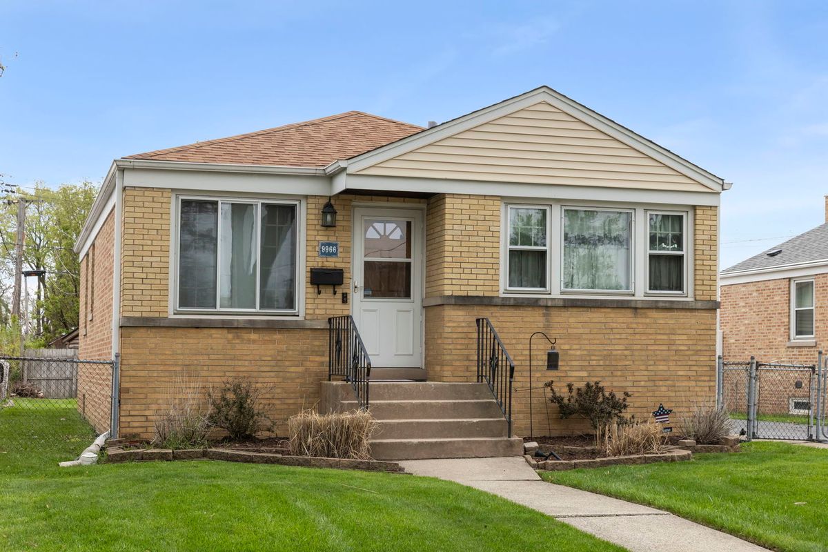 9966 Montrose Avenue, Schiller Park, IL 60176