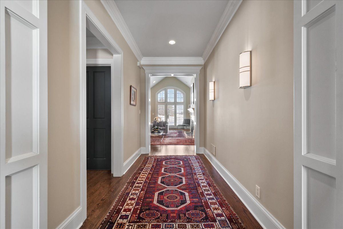 563 Greenway Drive, Lake Forest, IL 60045