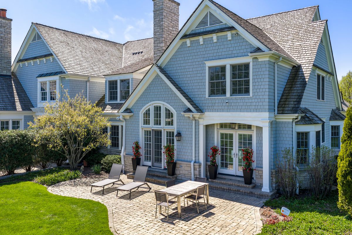 563 Greenway Drive, Lake Forest, IL 60045