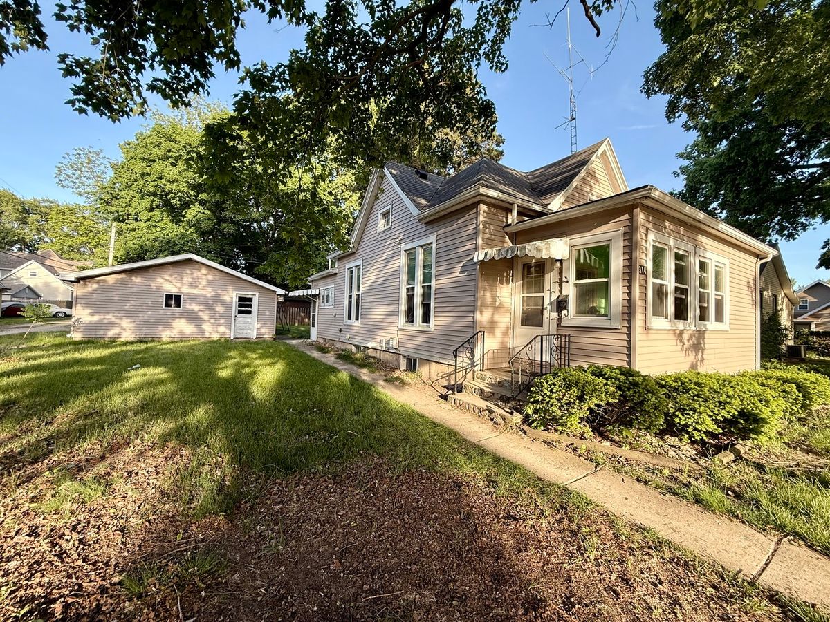 314 S Quincy Street, Clinton, IL 61727