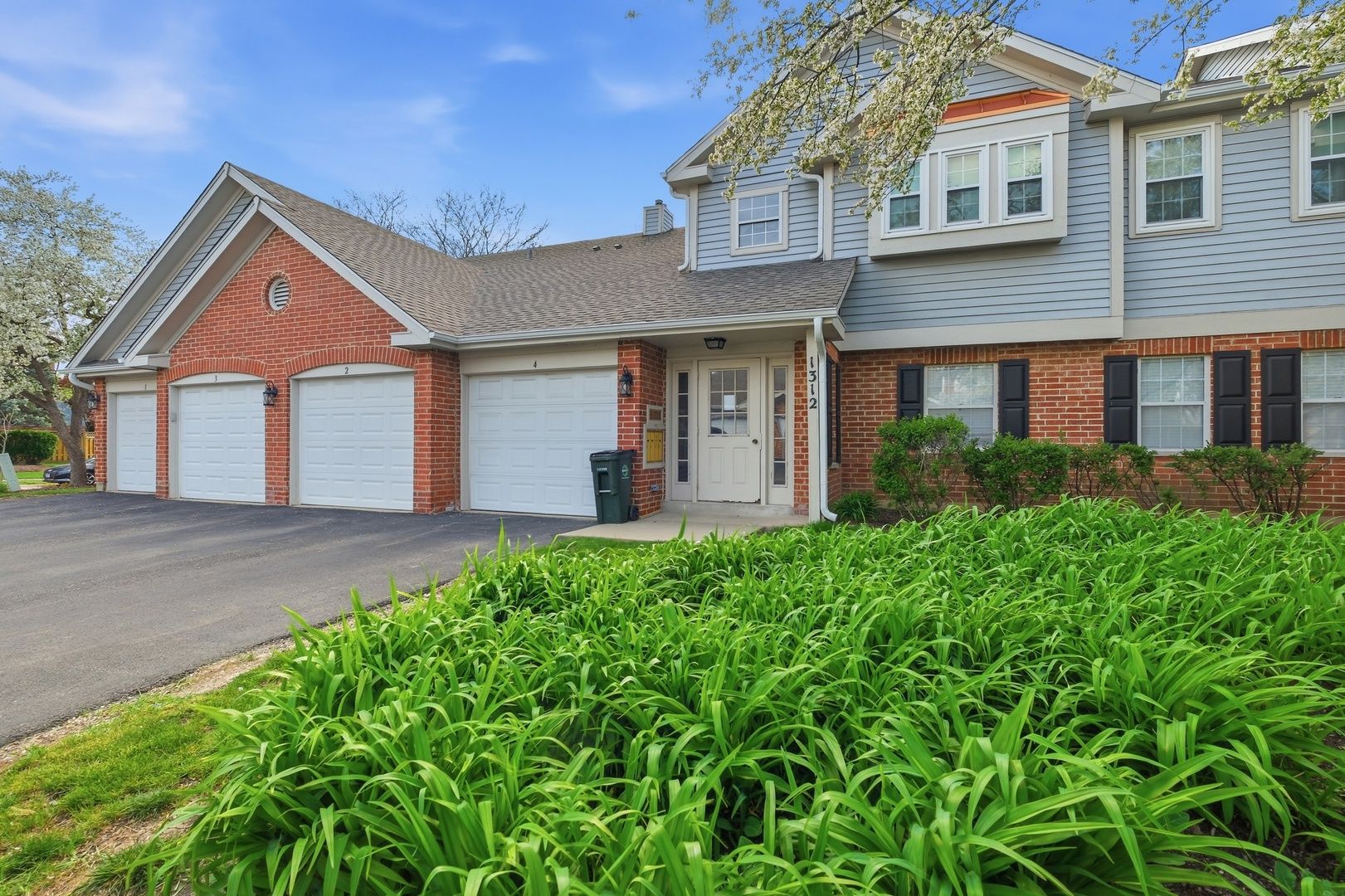 1312 E Evergreen Drive #2 — Palatine, IL 60074