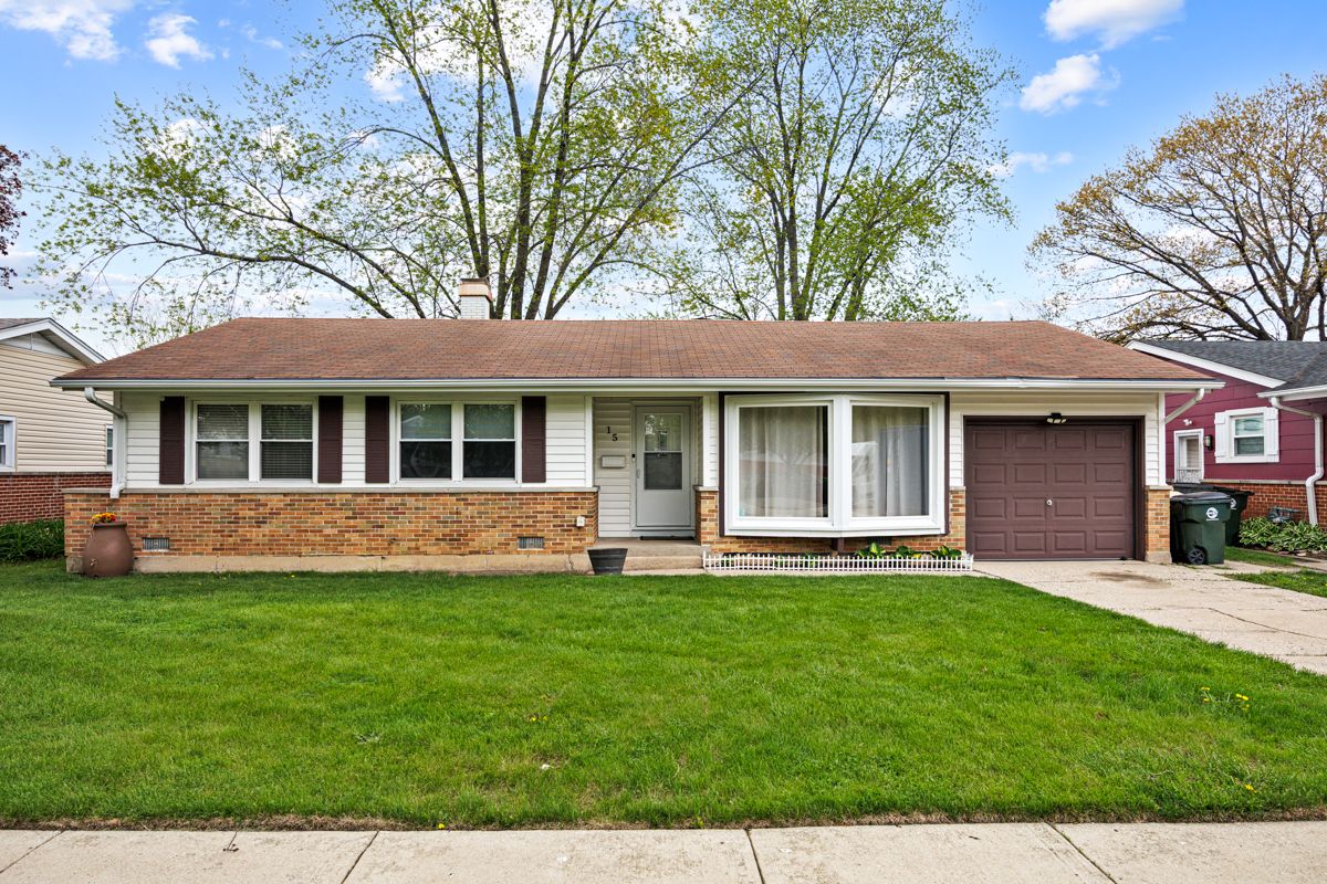 15 Wildwood Road — Elk Grove Village, IL 60007