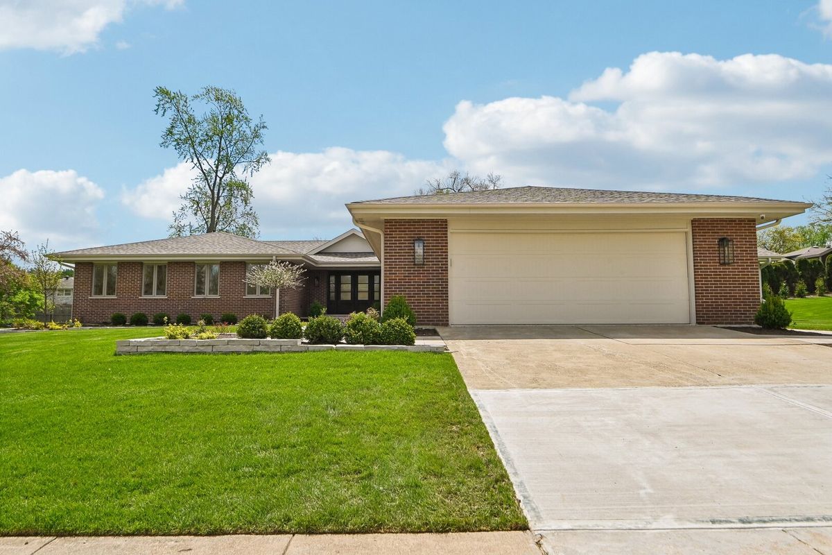 9019 Sierra Lane, Palos Hills, IL 60465