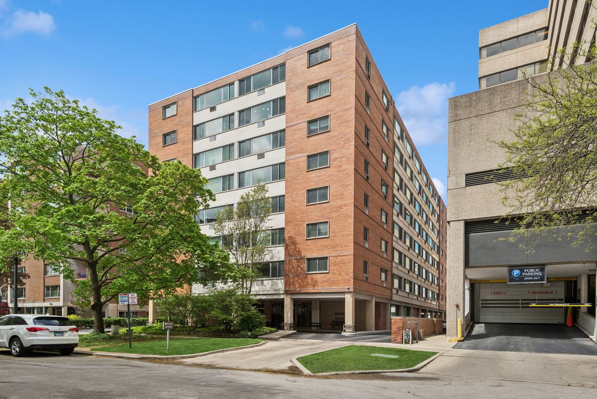 1516 Hinman Avenue, Evanston, IL 60201