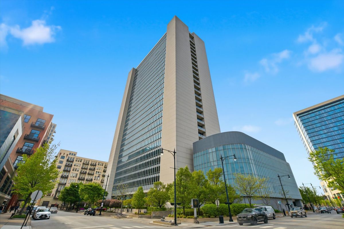 500 Superior Street, Chicago, IL 60654
