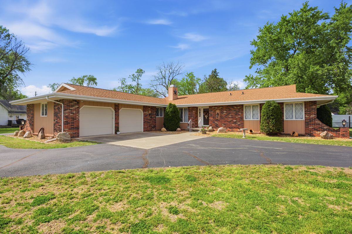 208 Water Street, Kansas, IL 61933