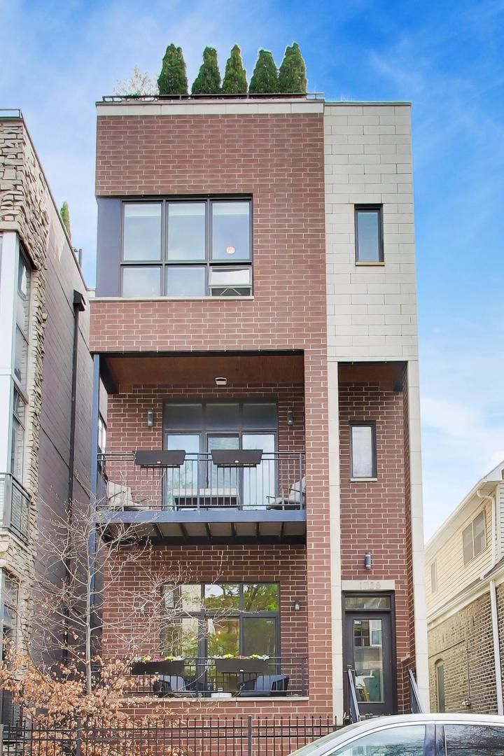 1725 W Le Moyne Street #1 — Chicago, IL 60622
