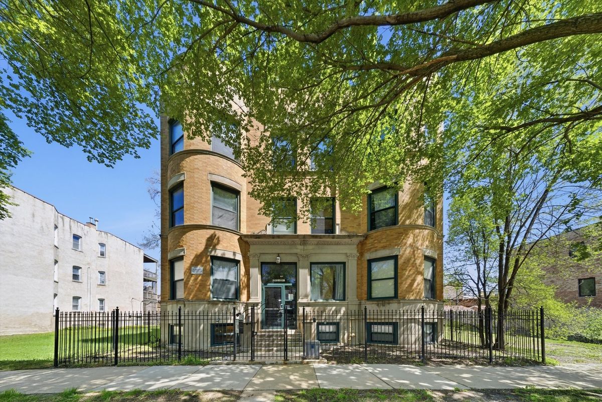 4541 Prairie Avenue, Chicago, IL 60653