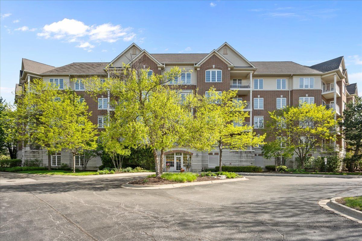 640 Robert York Avenue, Deerfield, IL 60015