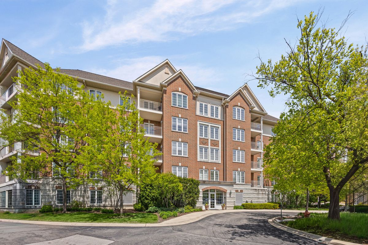 640 Robert York Avenue, Deerfield, IL 60015