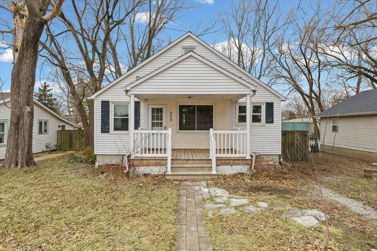 808 William Street, Monticello, IL 61856