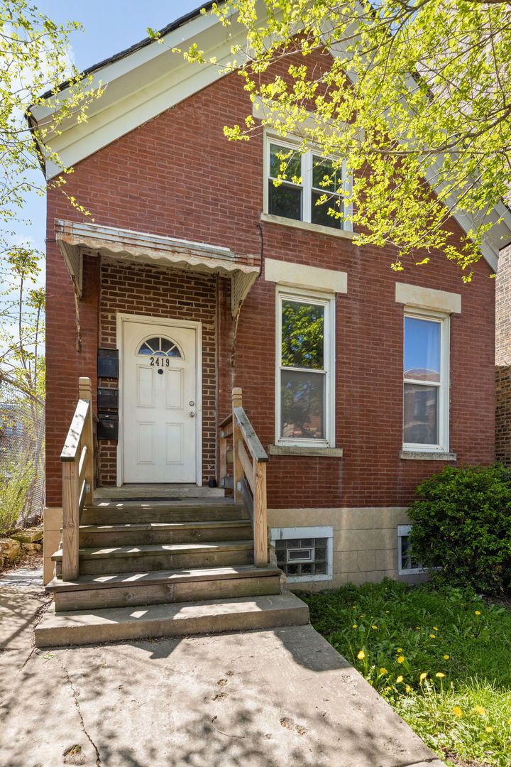 2419 W Augusta Boulevard — Chicago, IL 60622