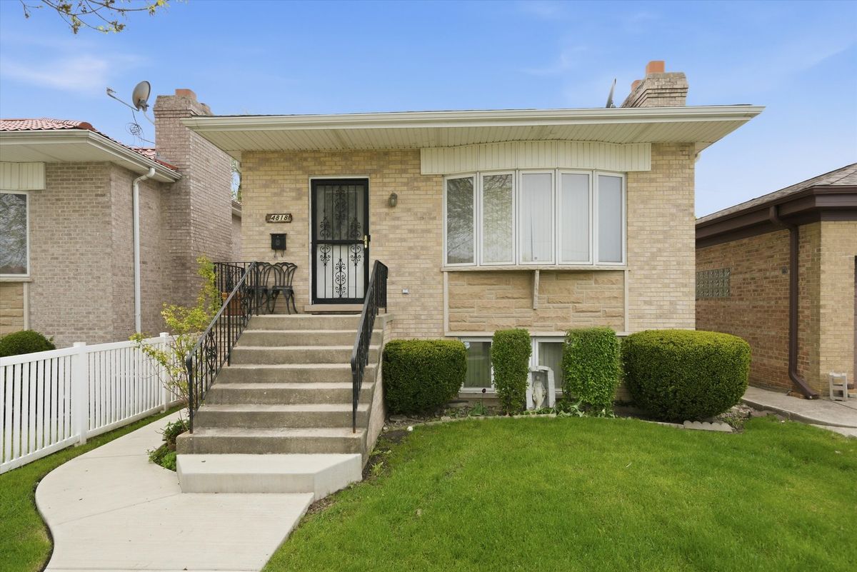 4818 Sayre Avenue, Chicago, IL 60656
