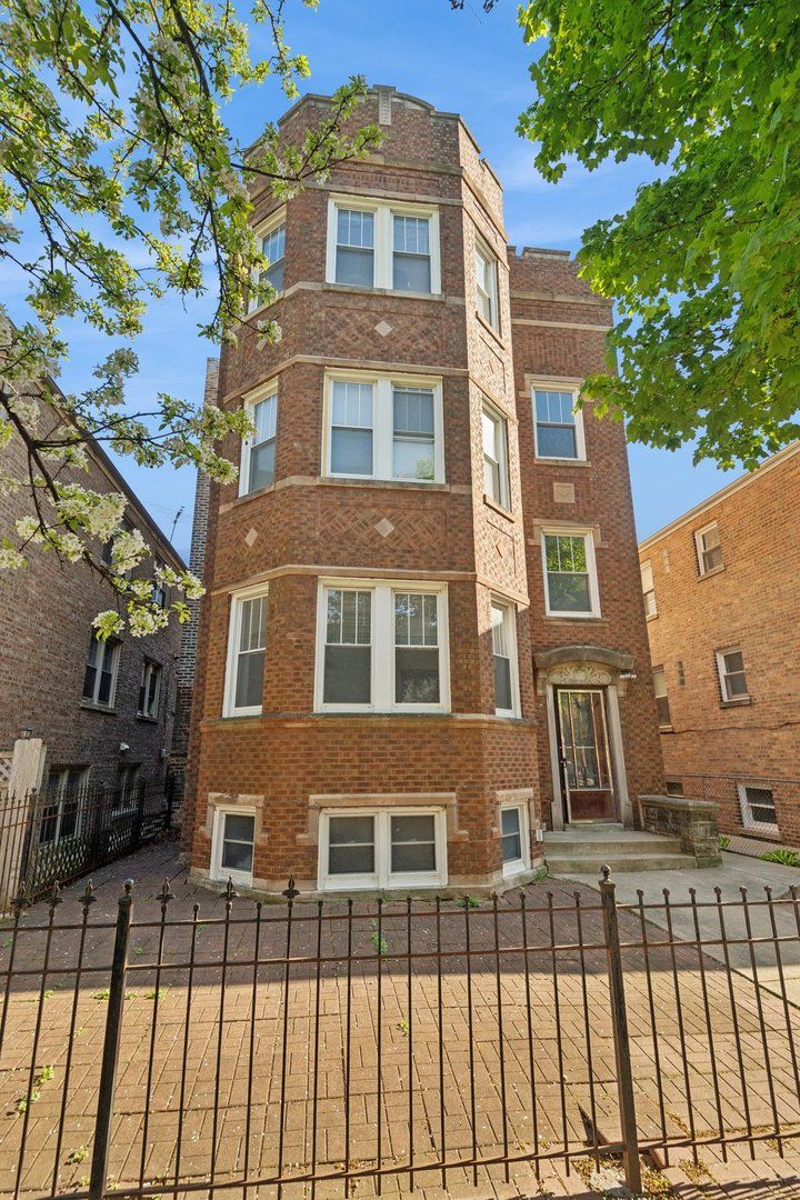 2249 W ARTHUR Avenue — Chicago, IL 60645