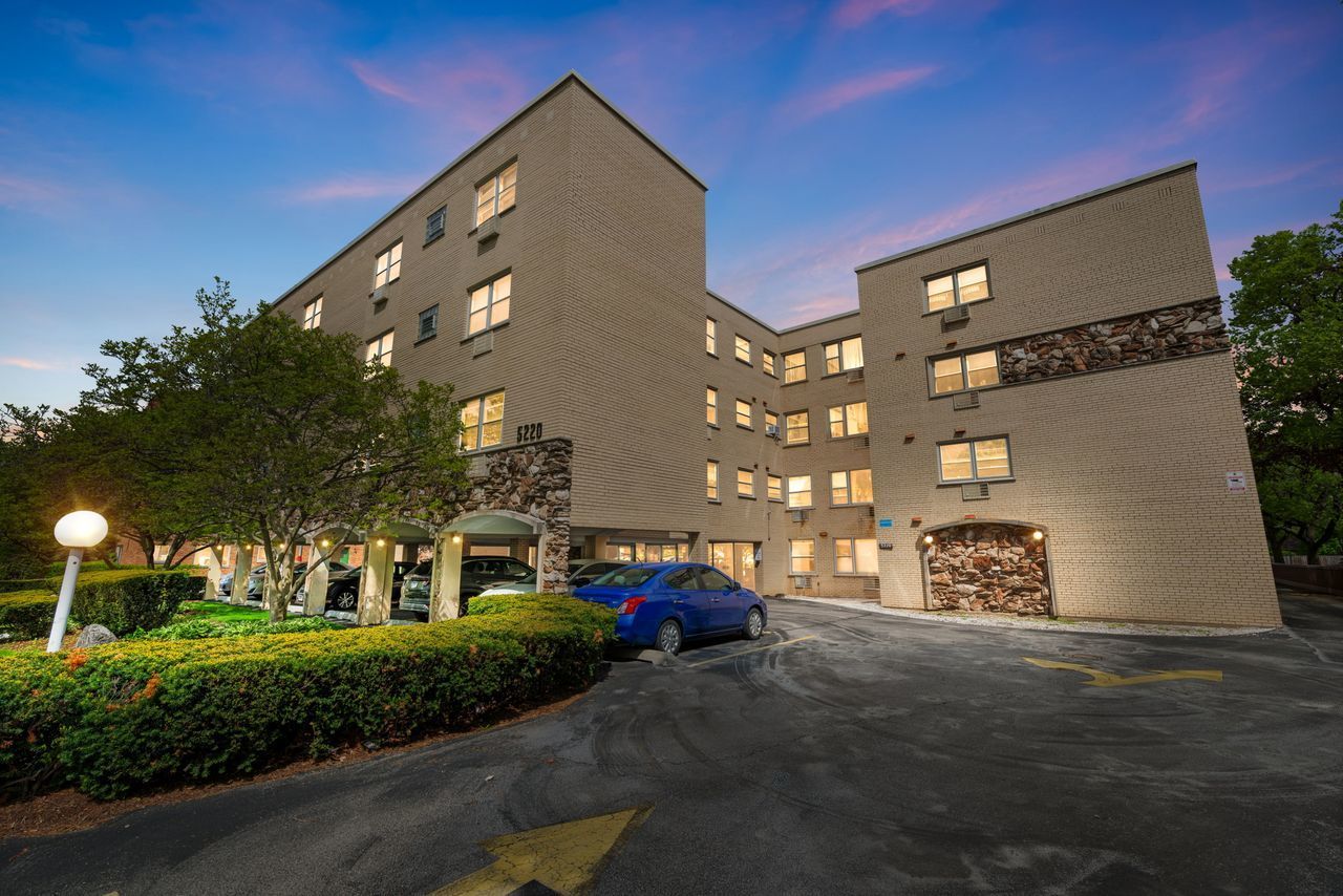 5220 Oakton Street #103 — Skokie, IL 60077