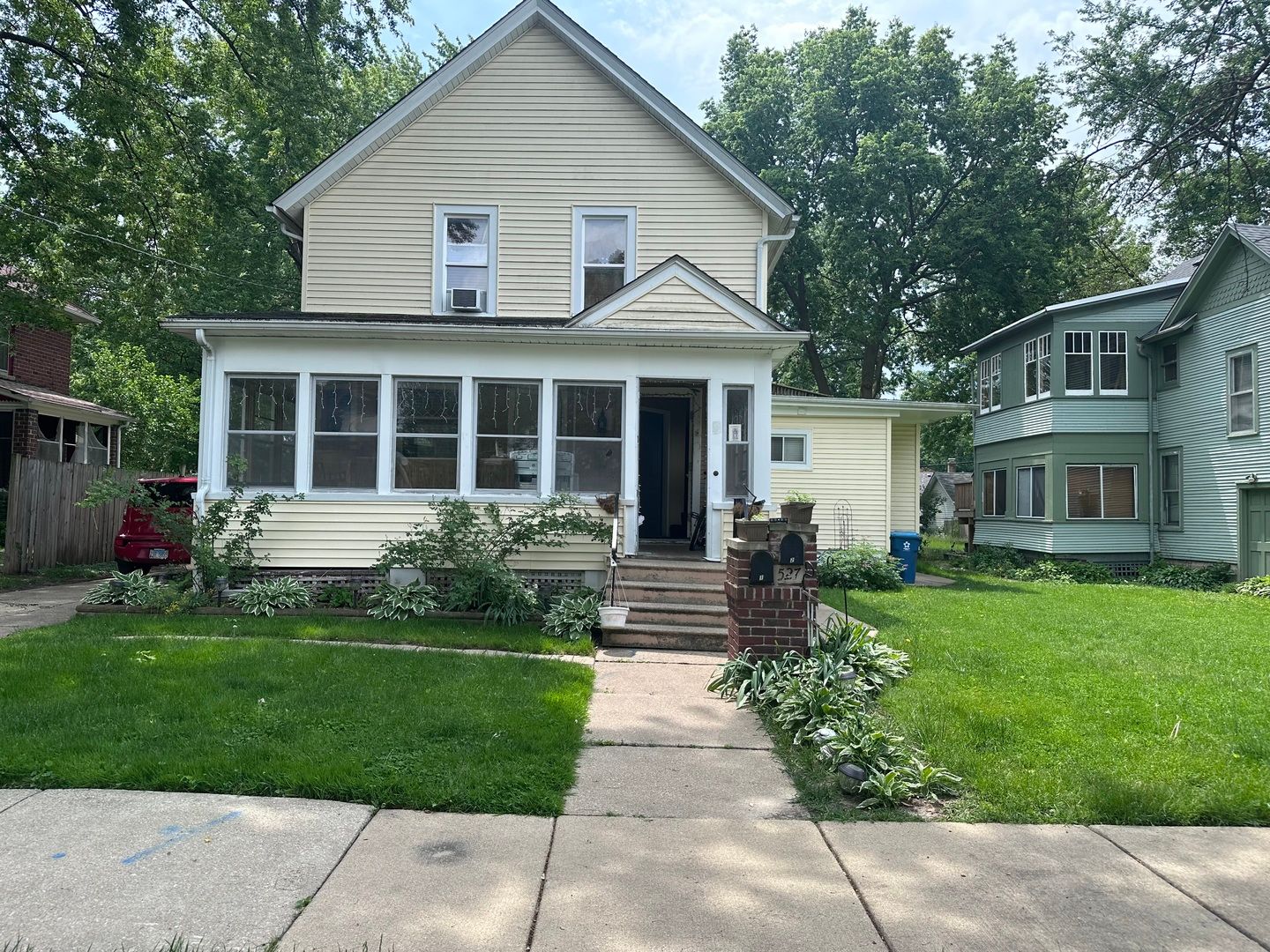 527 HOYLES Avenue — Aurora, IL 60505