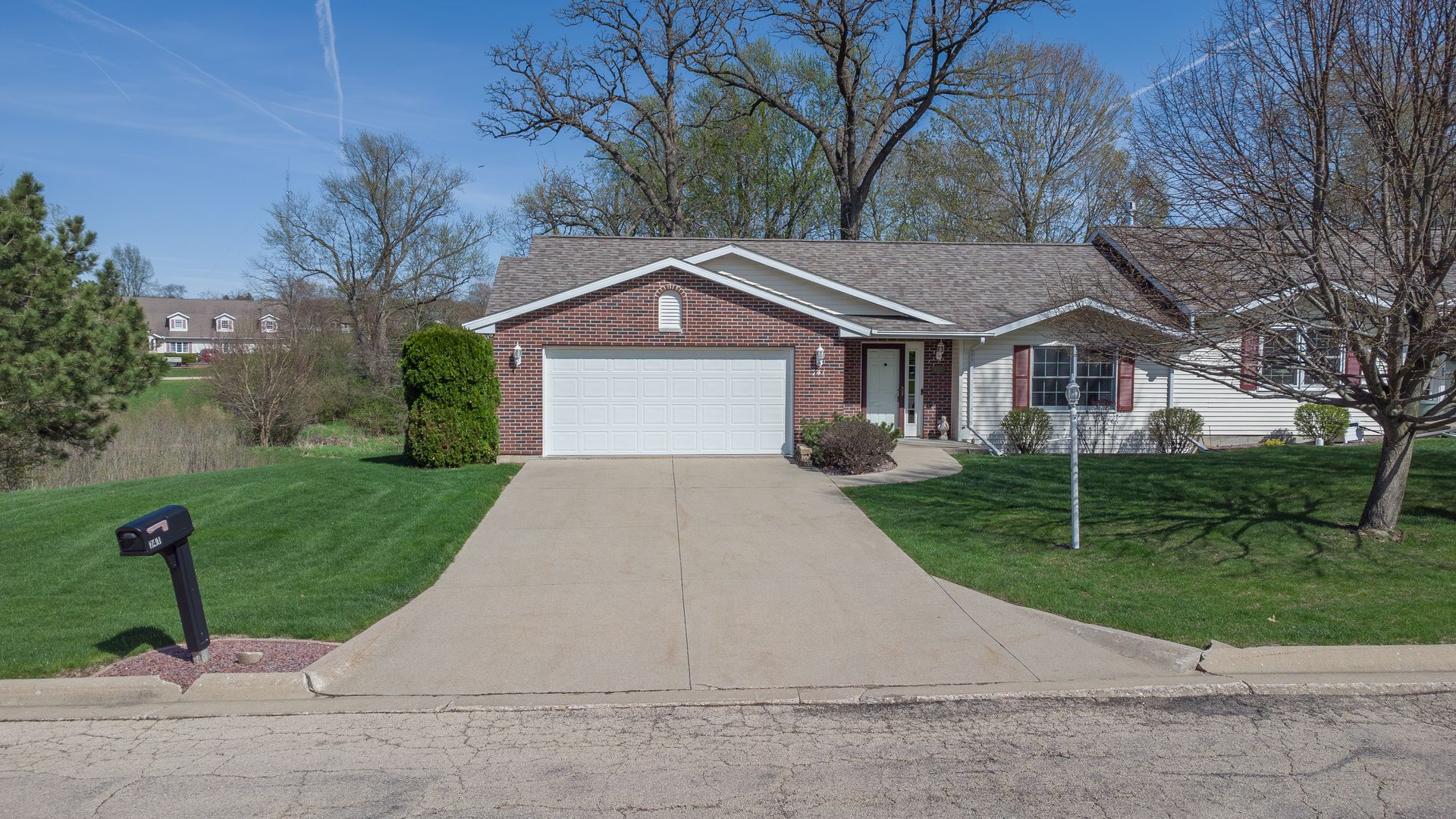 741 S Parkcrest Drive #741 — Freeport, IL 61032