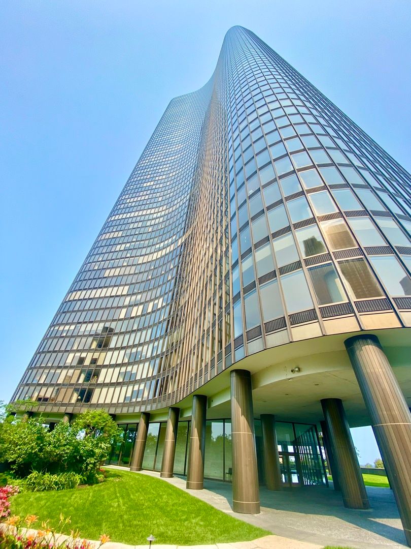 505 LAKE SHORE Drive, Chicago, IL 60611