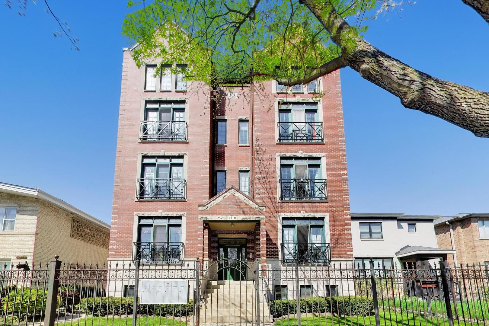 4210 N California Avenue #3N — Chicago, IL 60618