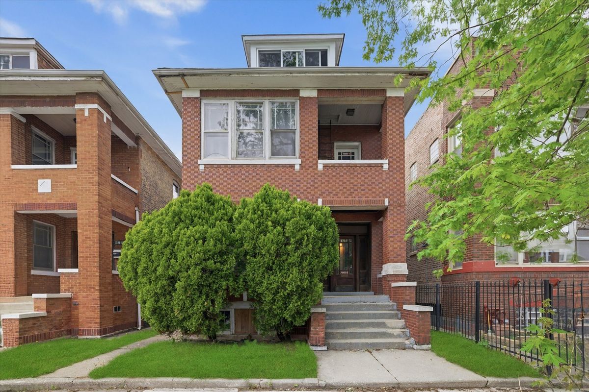 6734 Maplewood Avenue, Chicago, IL 60629