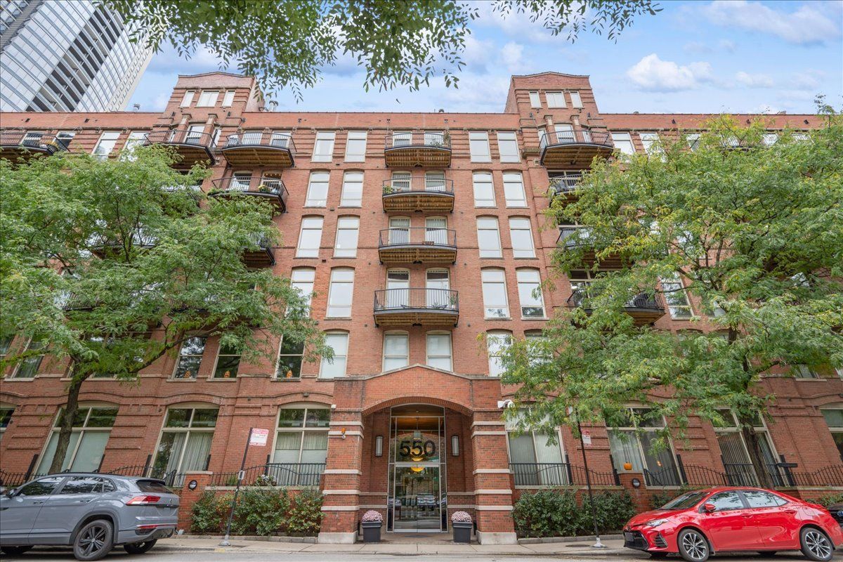 550 N Kingsbury Street #614 — Chicago, IL 60654