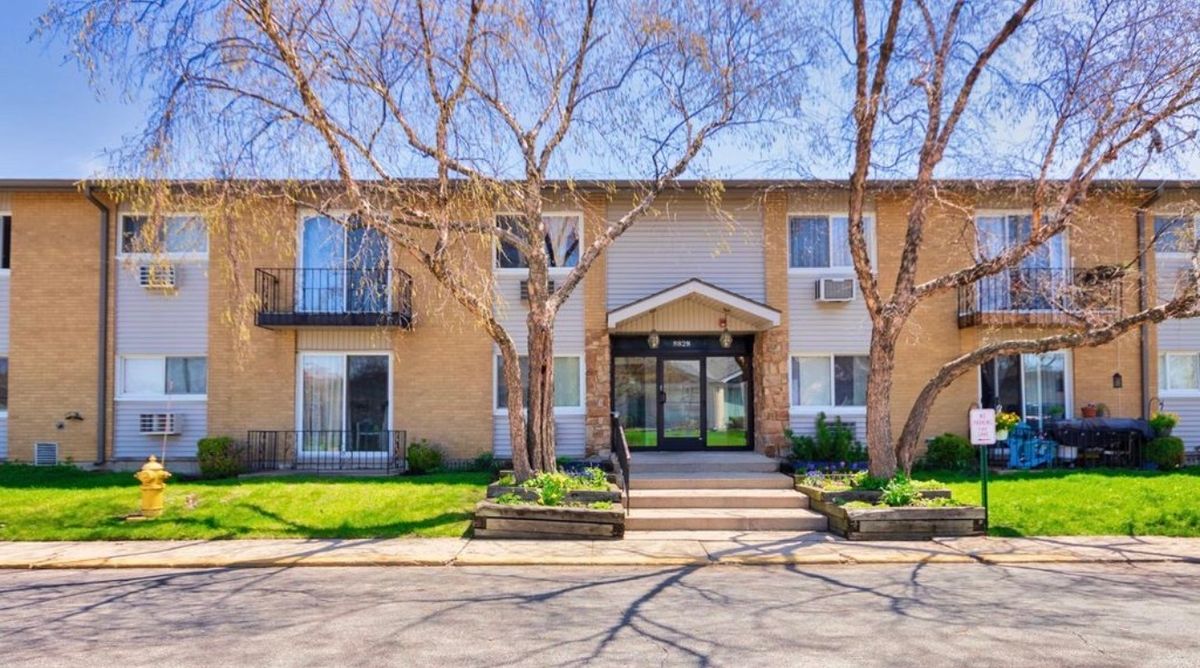 8828 Leslie Lane, Des Plaines, IL 60016