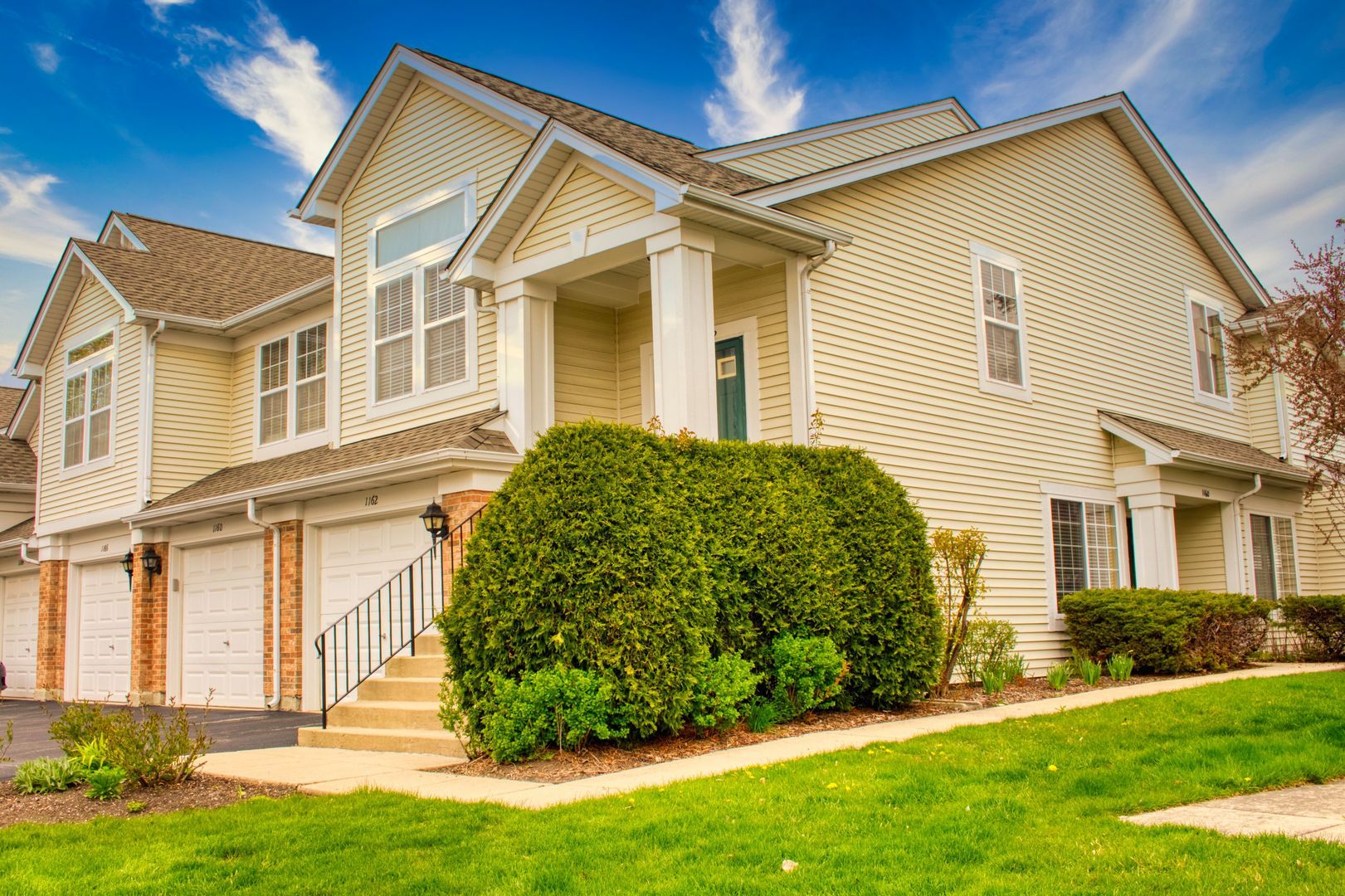 1160 Hawthorne Lane #1160 — Elk Grove Village, IL 60007