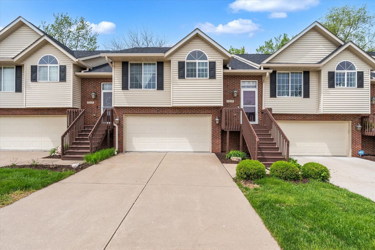 1223 33rd Avenue Circle, Silvis, IL 61282