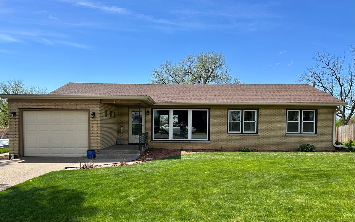 3806 Eagle Heights Drive, Clinton, IA 52372