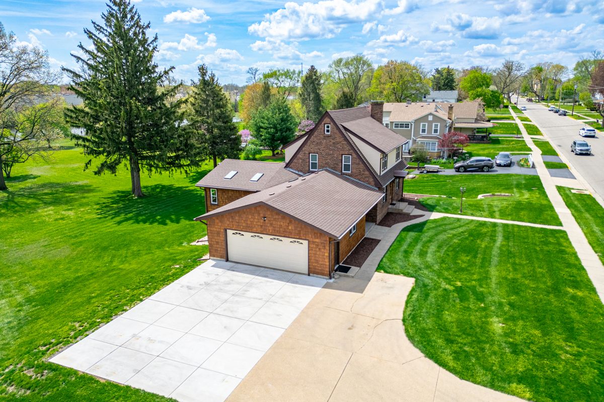 629 E Lincoln Avenue, Belvidere, IL 61008