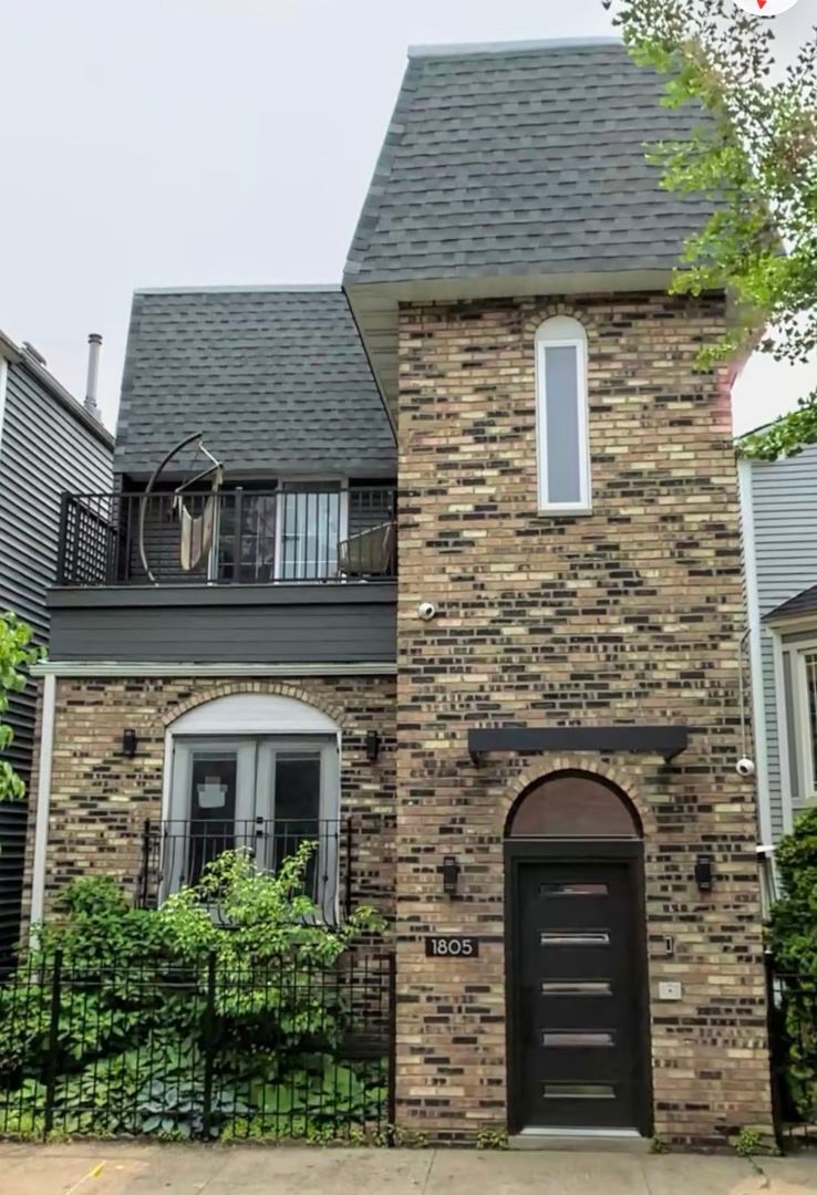 1805 W Cuyler Avenue #G — Chicago, IL 60613