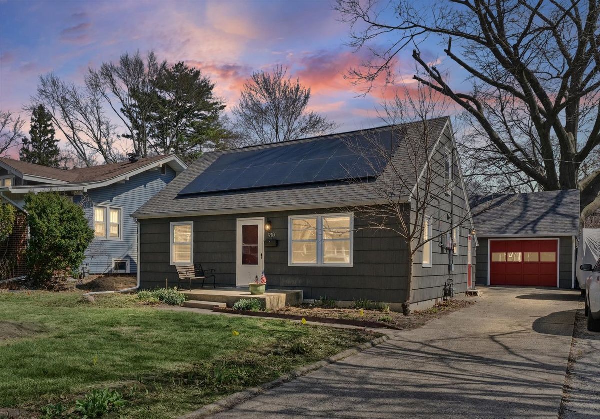 910 Lynn Street, Urbana, IL 61801