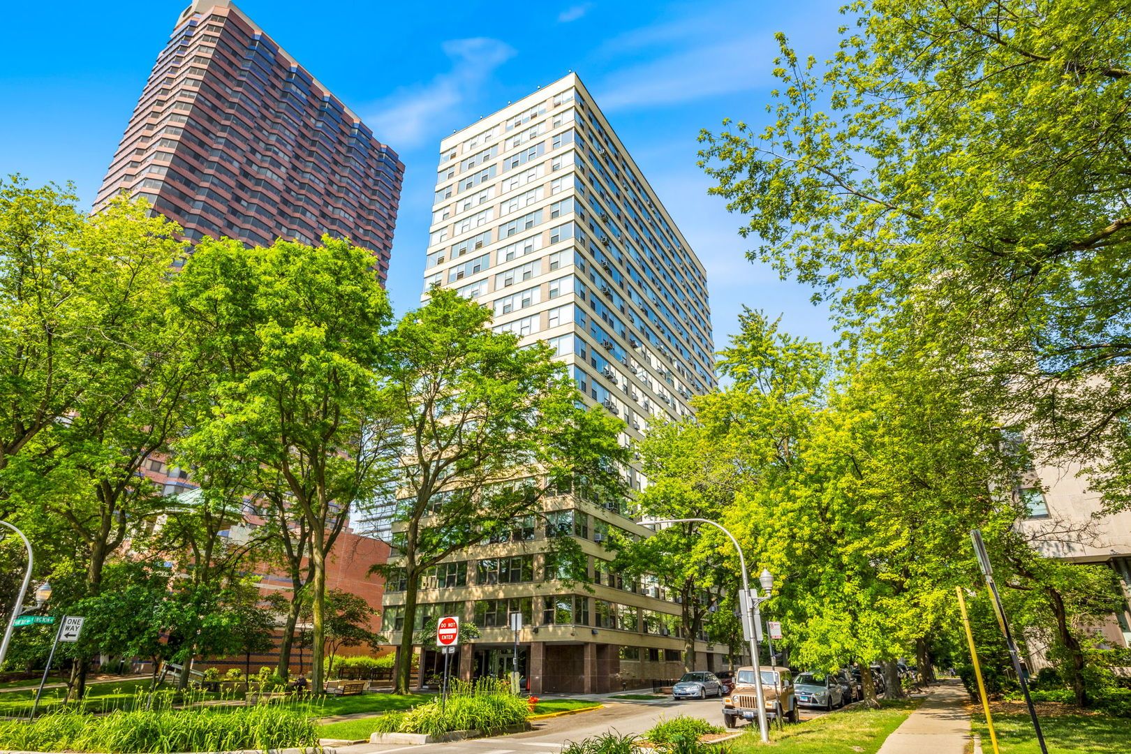 2970 N Lake Shore Drive #2C — Chicago, IL 60657