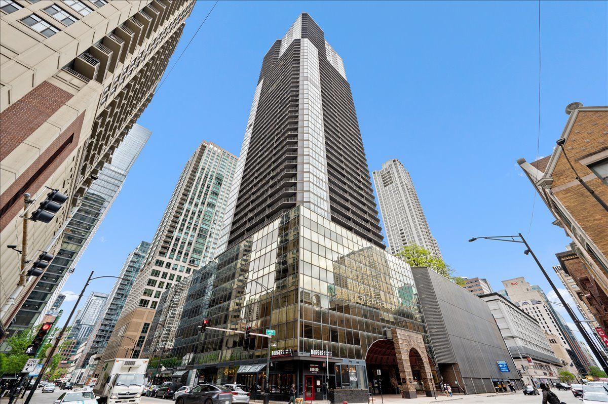 10 ONTARIO Street, Chicago, IL 60611