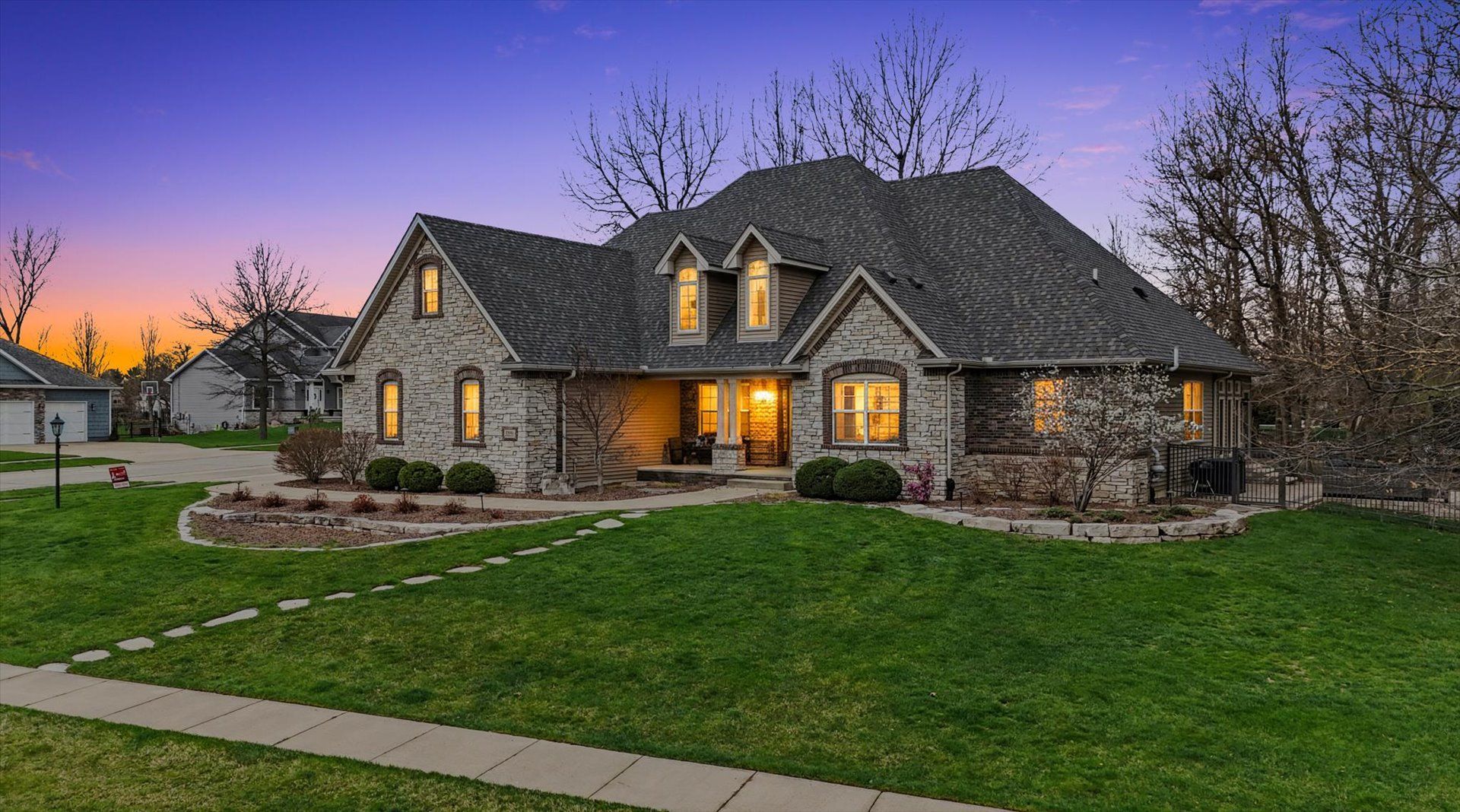 1505 Cottonwood Court — Mahomet, IL 61853