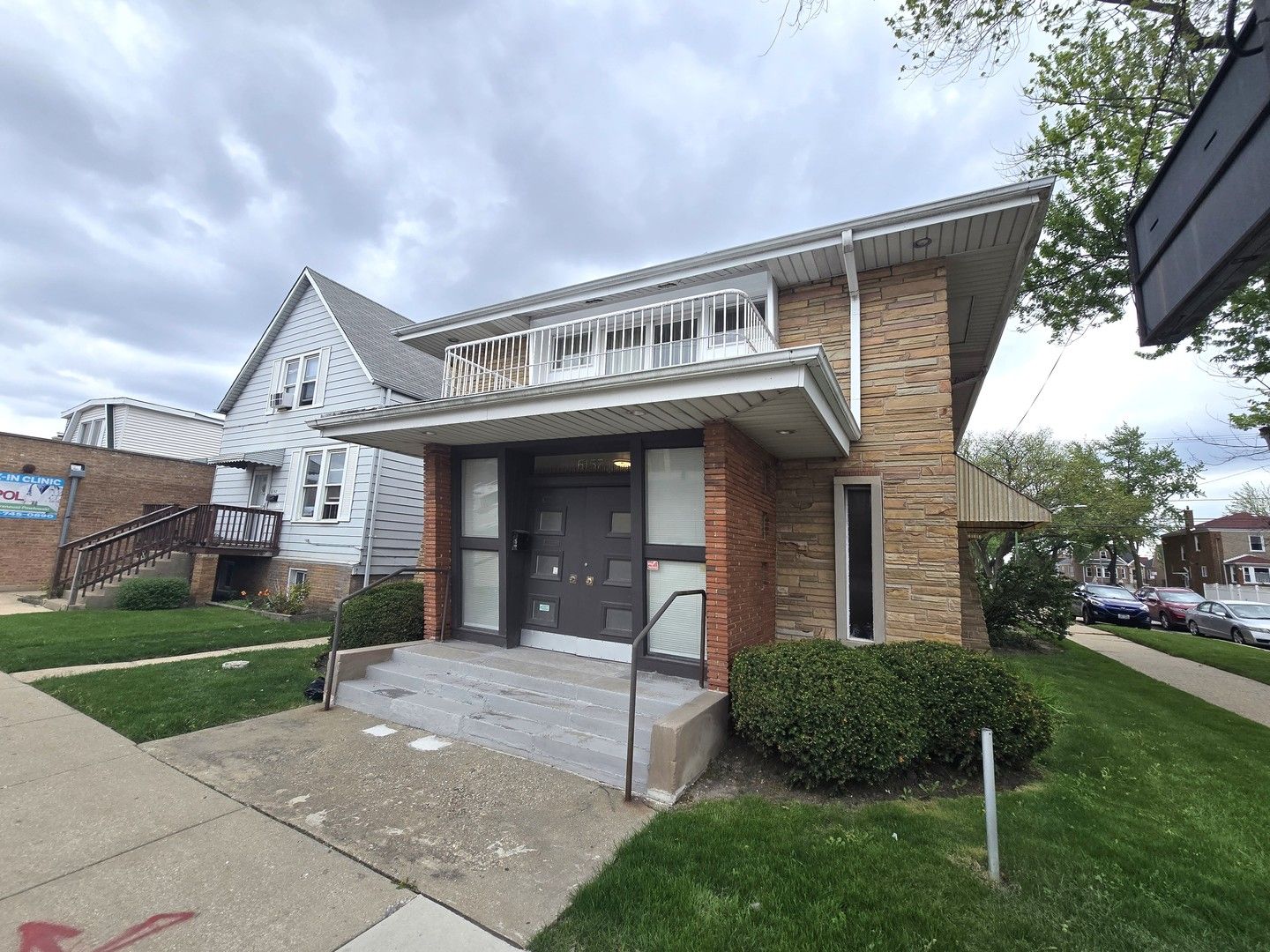 6157 W Belmont Avenue #2F — Chicago, IL 60634