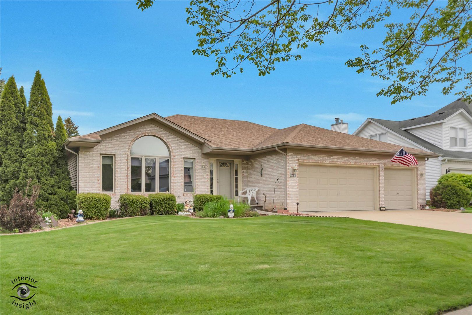 233 Goldenwood Court — Aurora, IL 60502