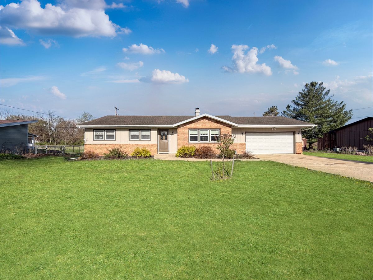 527 Timber Hills Drive, Freeport, IL 61032