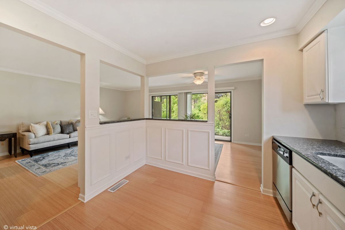 228 Brookside Lane #B, Willowbrook, IL 60527