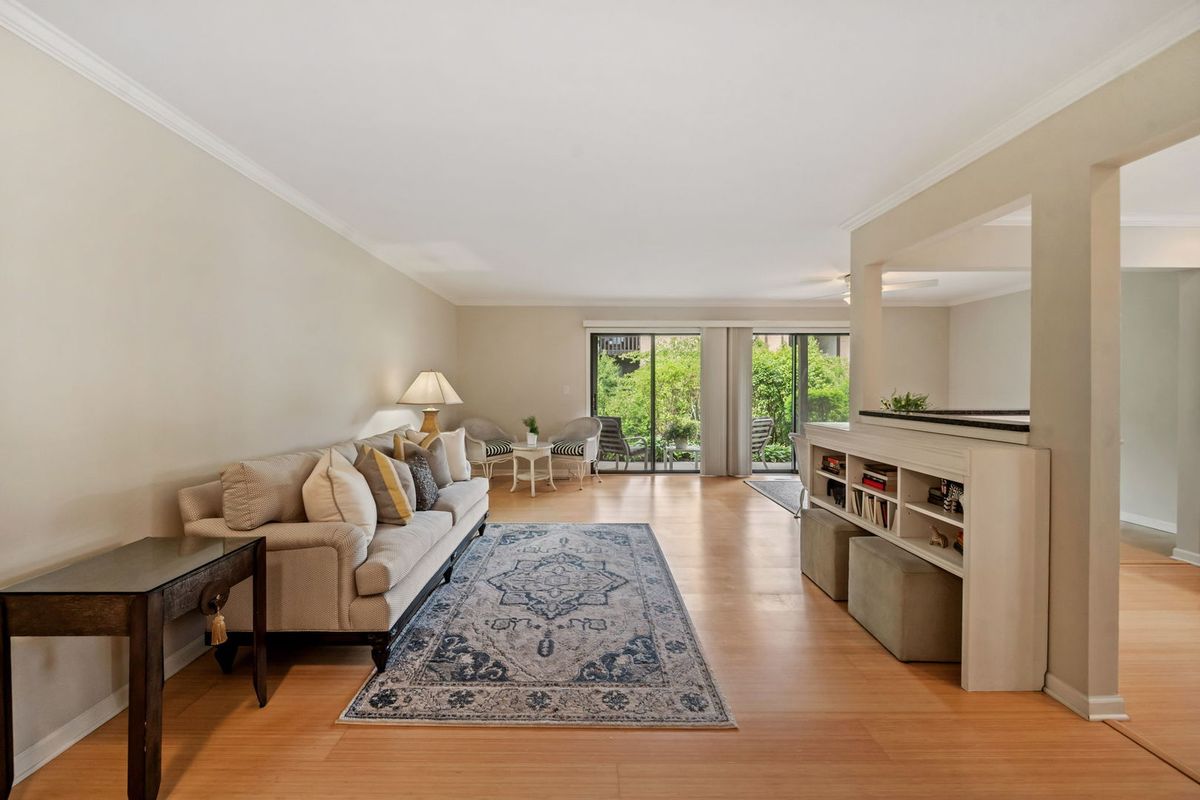 228 Brookside Lane #B, Willowbrook, IL 60527