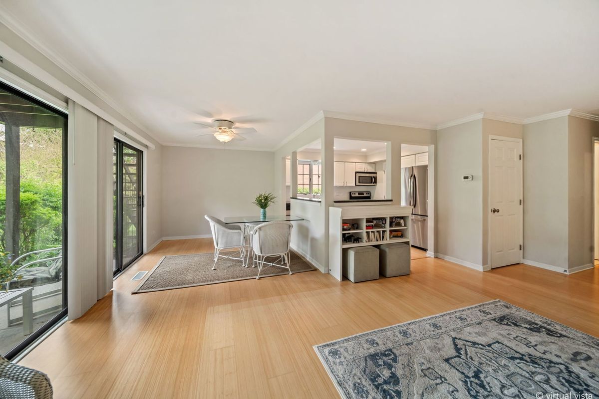 228 Brookside Lane #B, Willowbrook, IL 60527