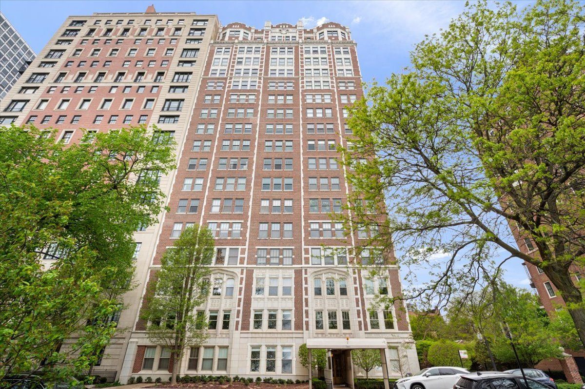 2440 Lakeview Avenue, Chicago, IL 60614