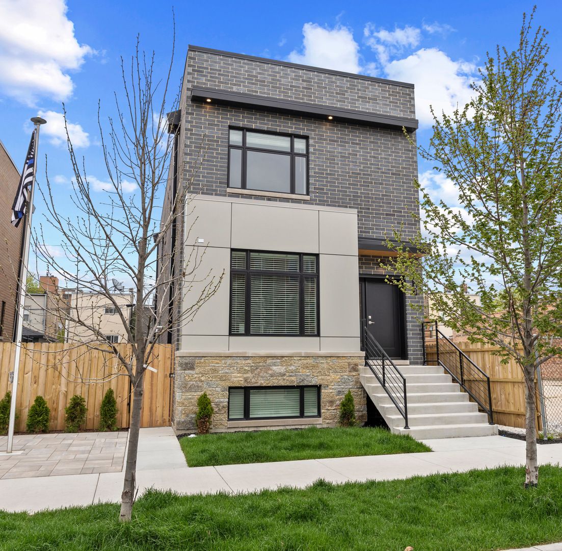 3231 S Shields Avenue — Chicago, IL 60616