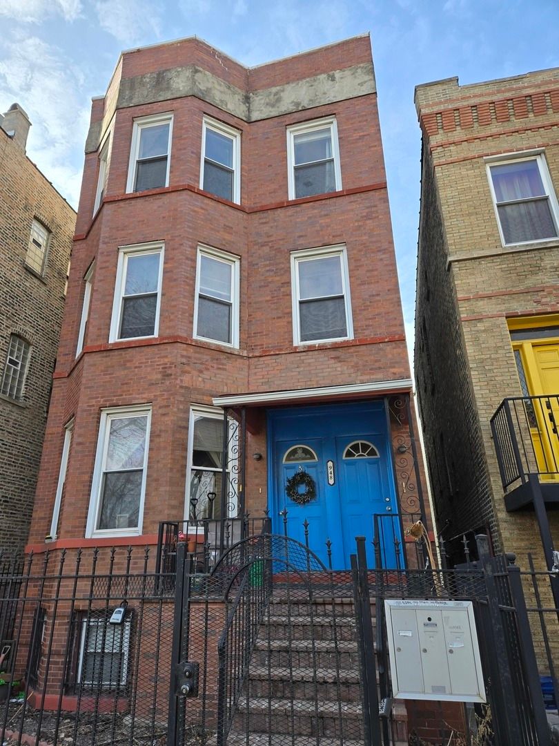948 N California Avenue — Chicago, IL 60622
