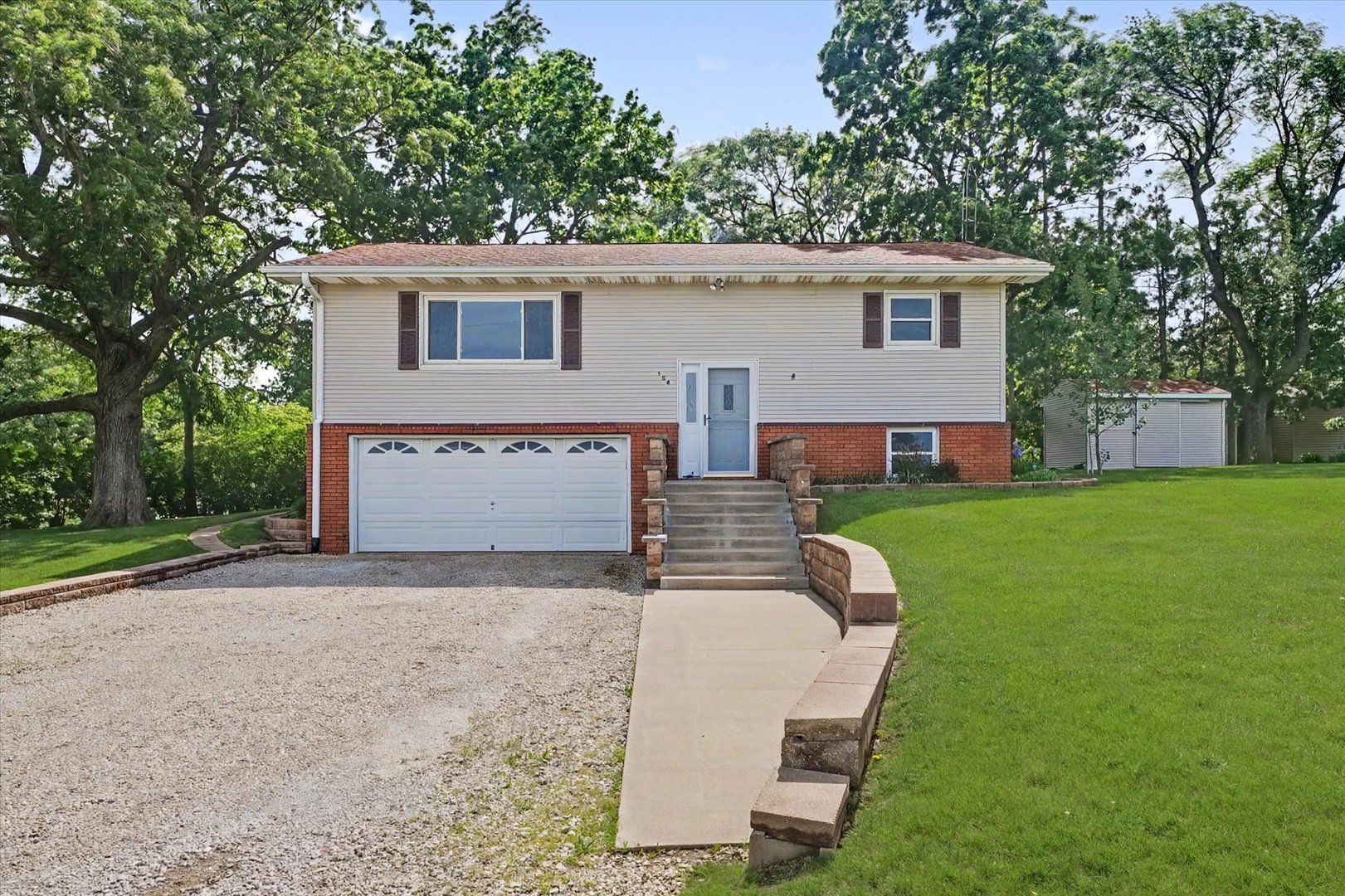 104 Choctaw Trail — Loda, IL 60948