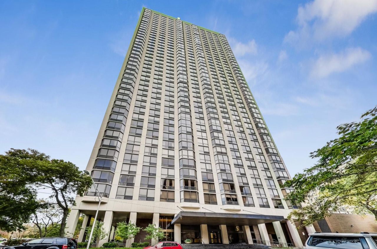 2650 N Lakeview Avenue #503 — Chicago, IL 60614