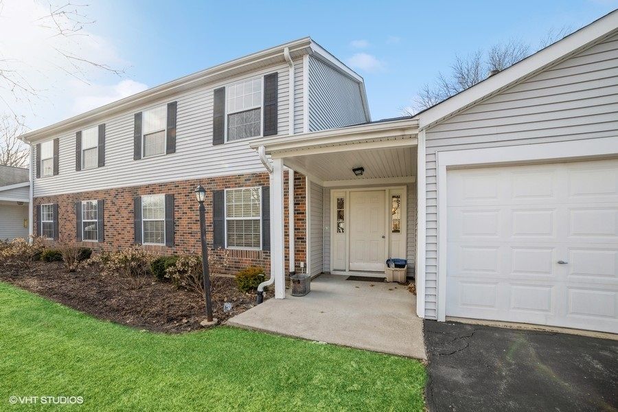 373 Newport Lane, Bartlett, IL 60103