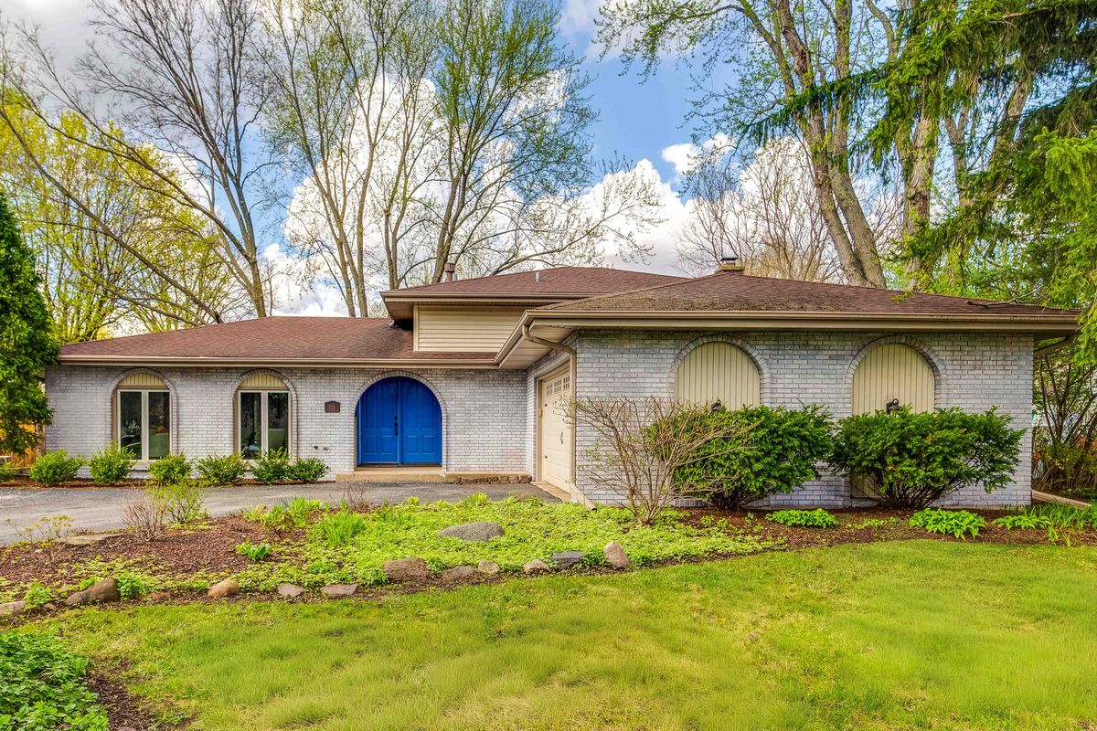 918 Bedford Lane, Libertyville, IL 60048